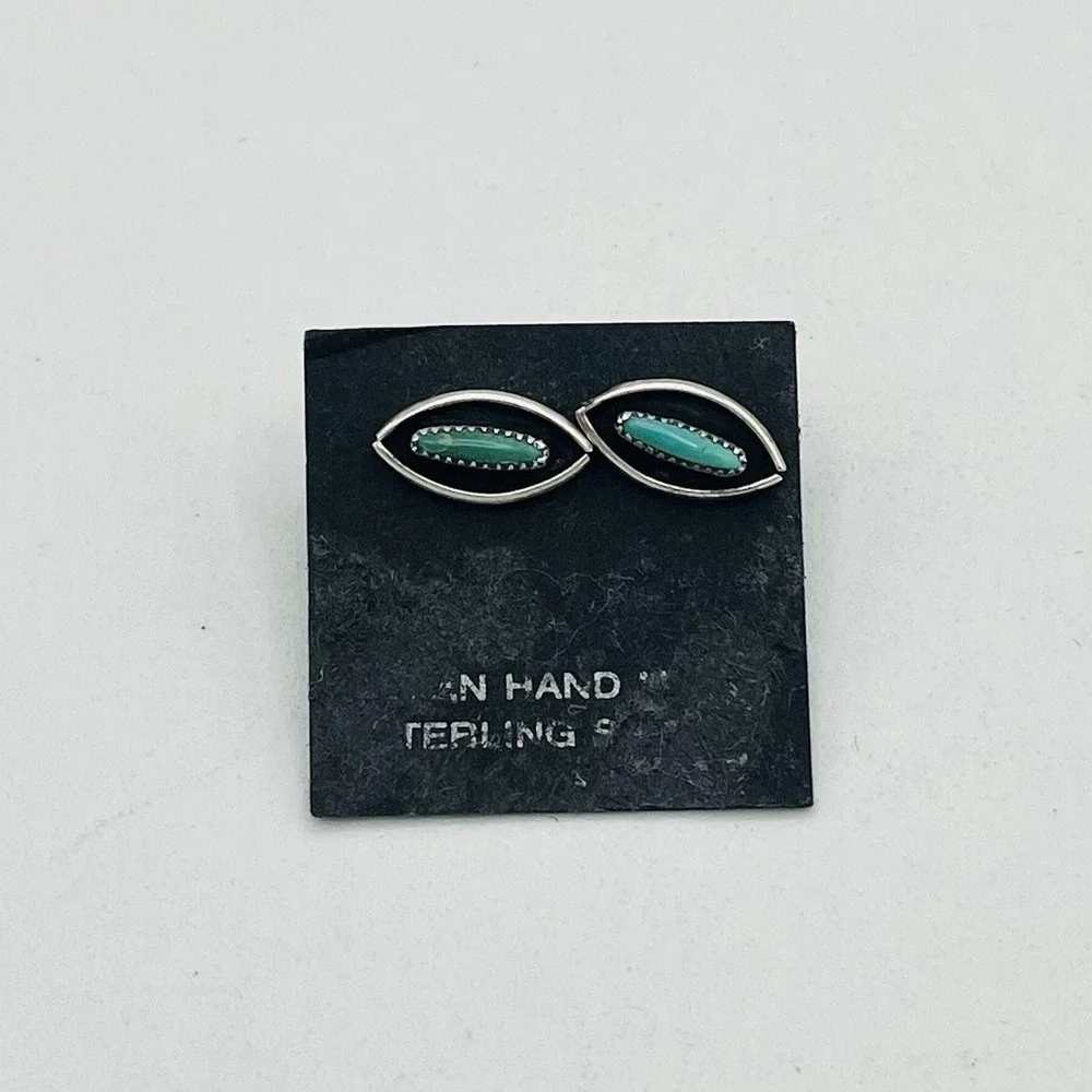Sterling Silver Unsigned Zuni Needle Point Earrings 1.05g